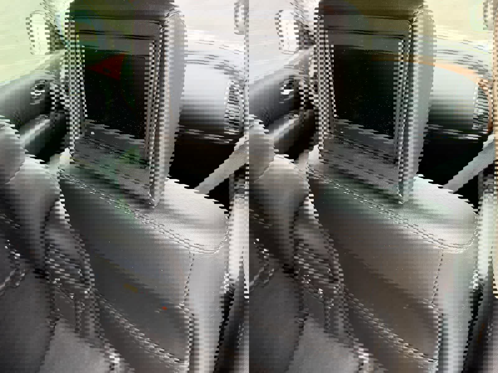 Used 2017 INFINITI QX80 2WD w/ Driver Assistance Package image 17