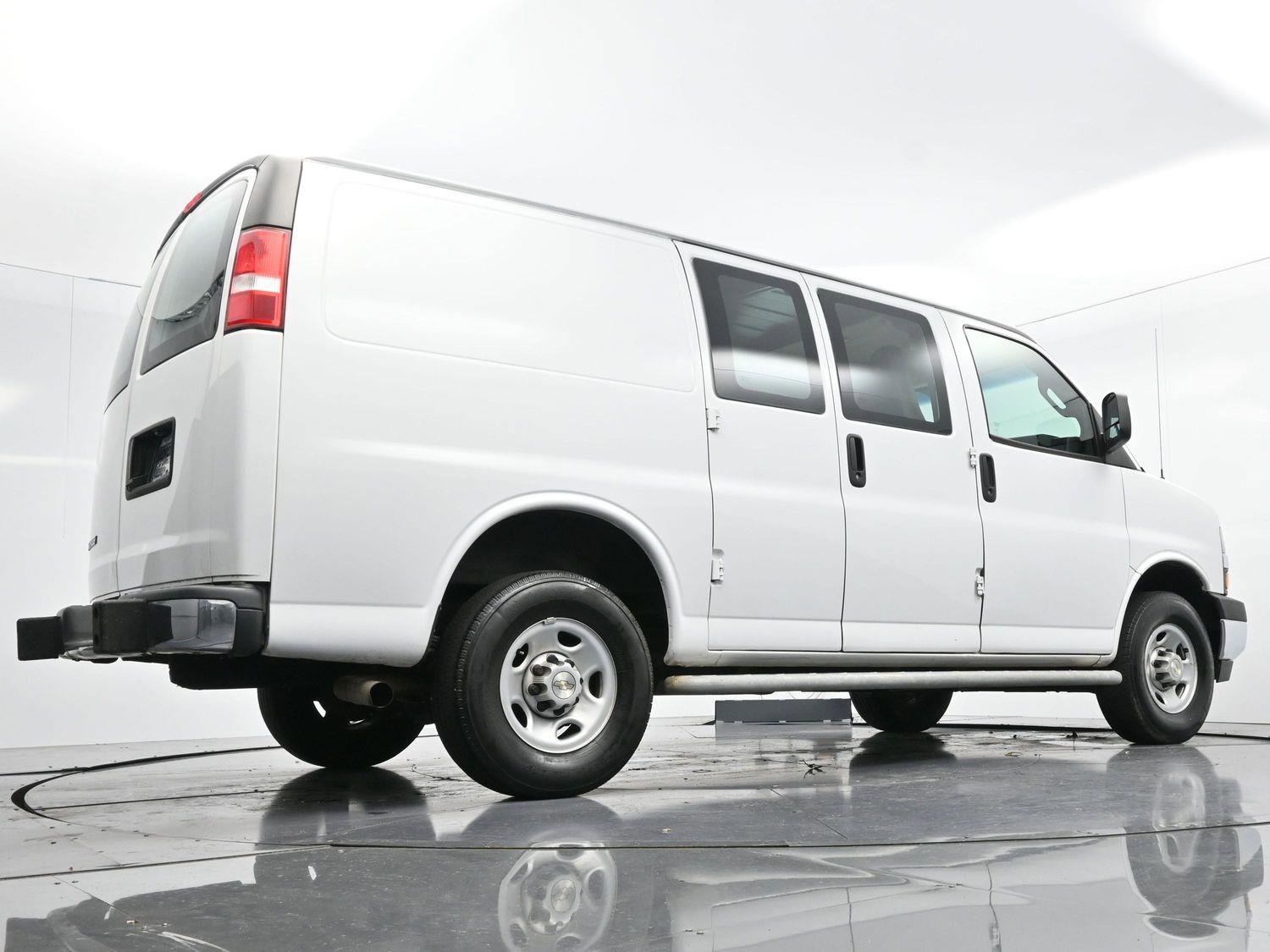 Used 2022 Chevrolet Express 2500 w/ Driver Convenience Package image 42
