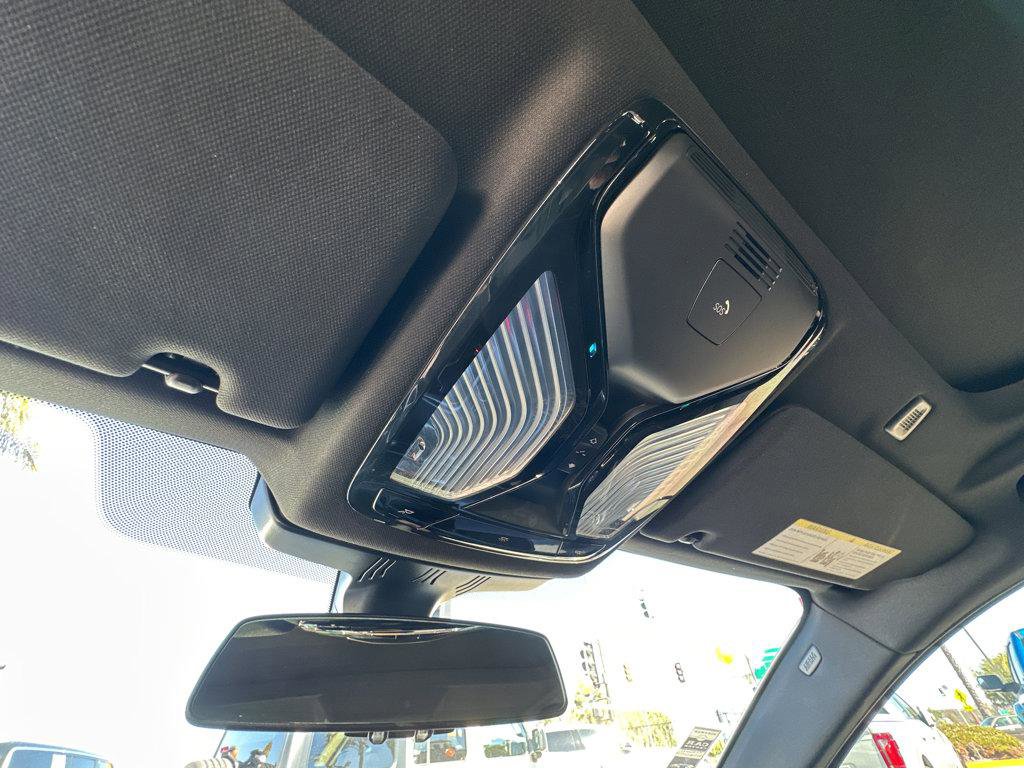 Used 2023 BMW 530e w/ M Sport Package image 25