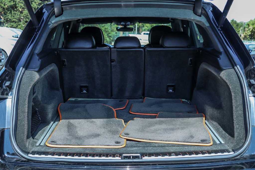 Used 2020 Bentley Bentayga AWD/4WD image 36