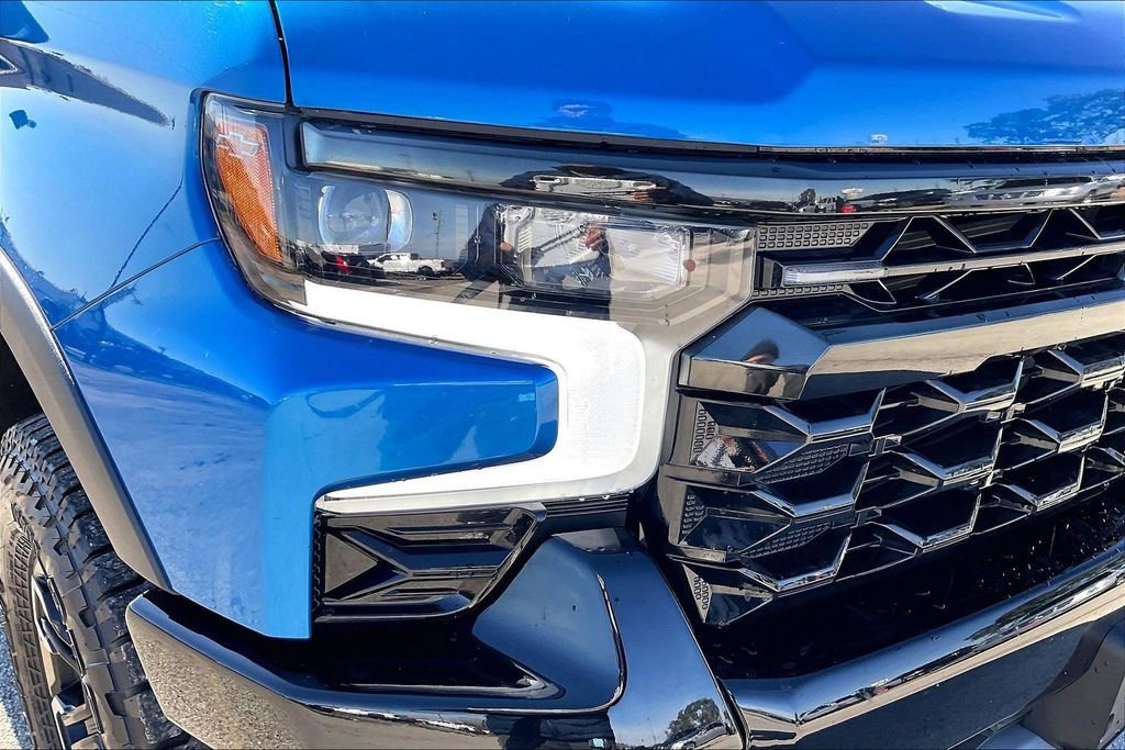 Used 2023 Chevrolet Silverado 1500 ZR2 image 33