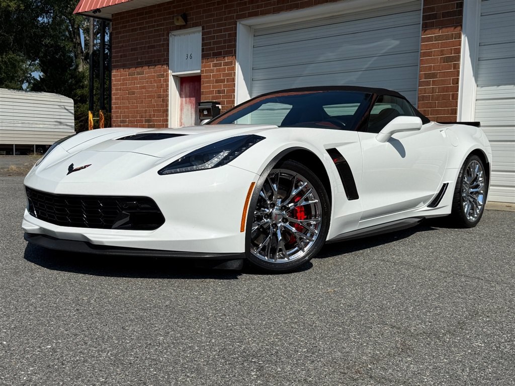 Used 2018 Chevrolet Corvette Z06 RWD image 2
