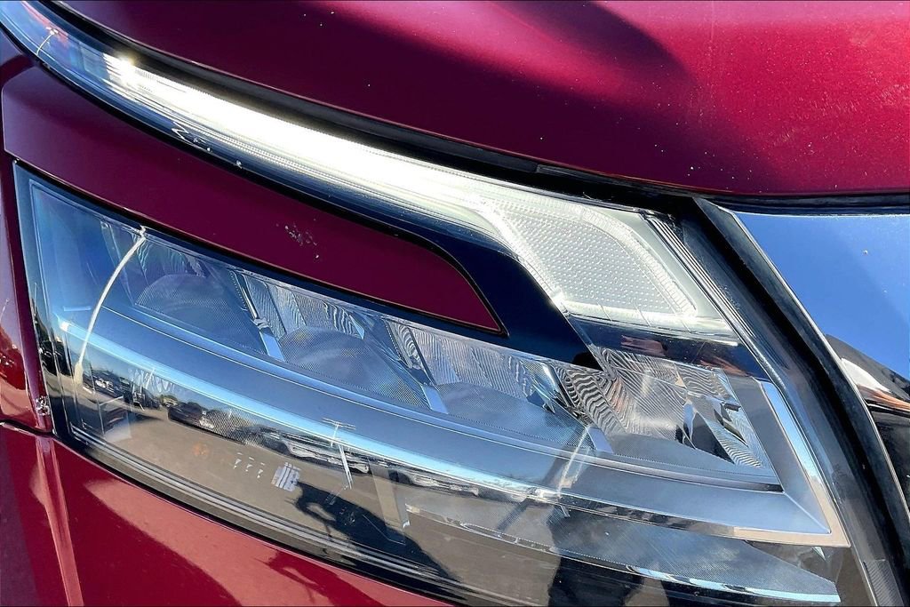 Used 2022 Nissan Pathfinder Platinum w/ Cargo Package FWD image 29