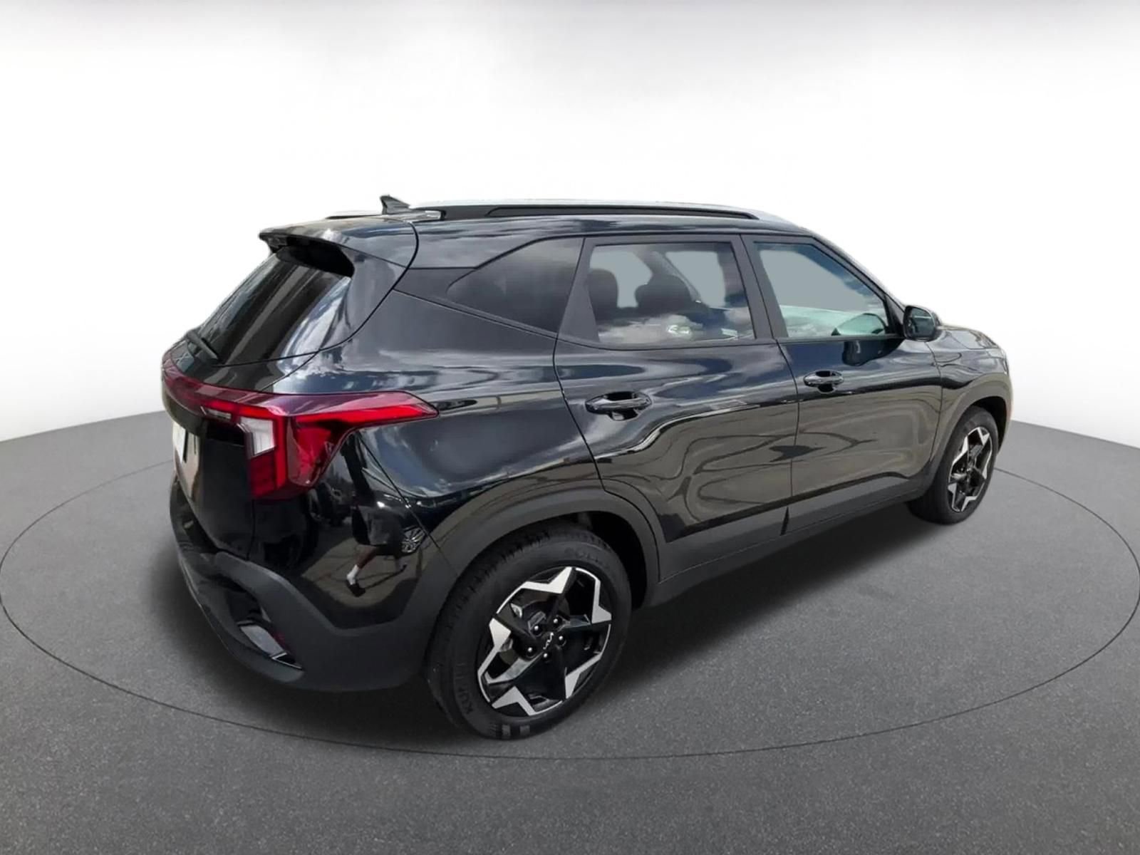 Used 2025 Kia Seltos S FWD image 17
