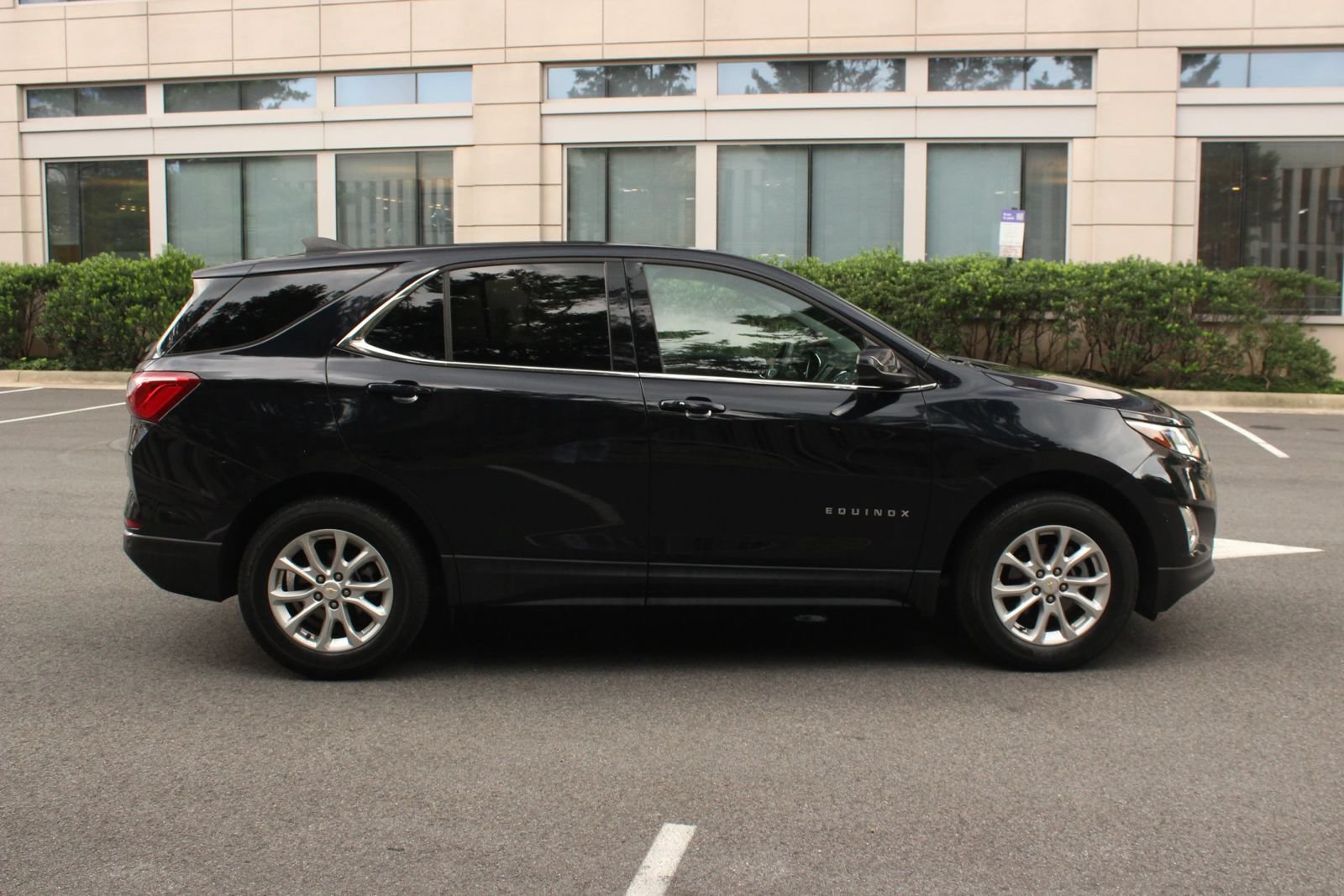 Used 2020 Chevrolet Equinox LT w/ LPO, Floor Liner Package AWD/4WD image 6