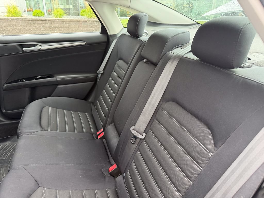 Used 2015 Ford Fusion SE FWD image 11