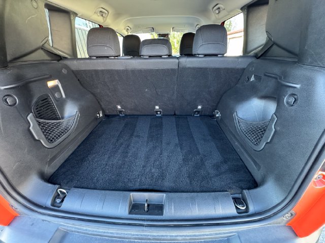 Used 2019 Jeep Renegade Latitude w/ Cold Weather Group AWD/4WD image 22