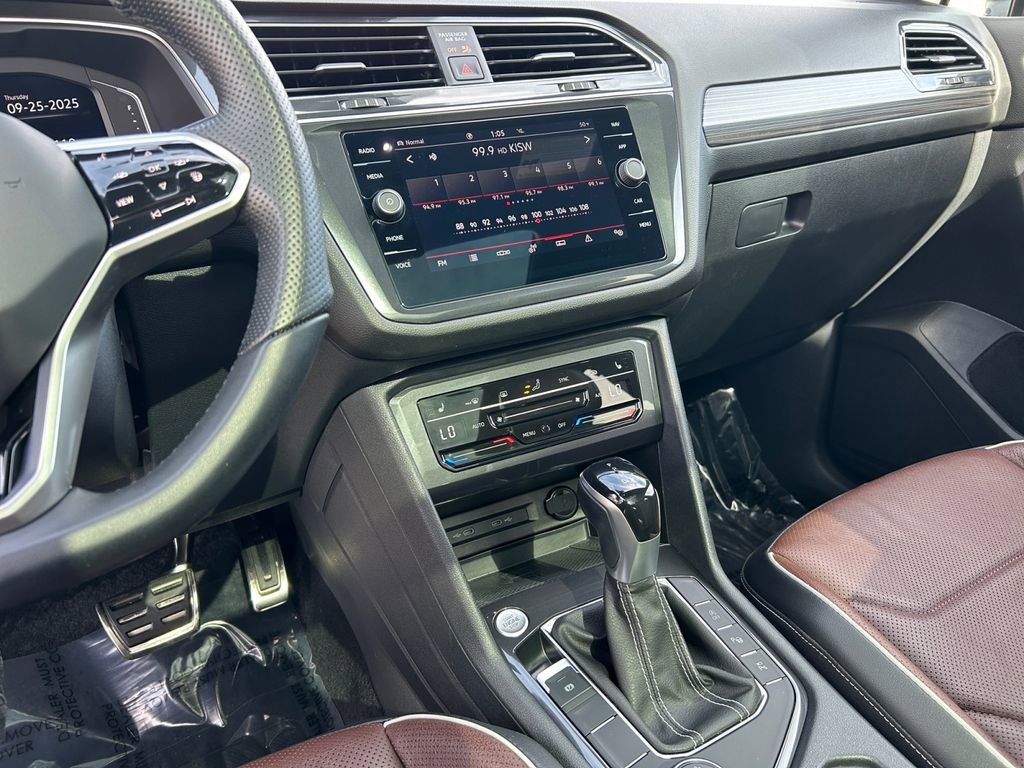 Used 2022 Volkswagen Tiguan SEL R-Line image 20