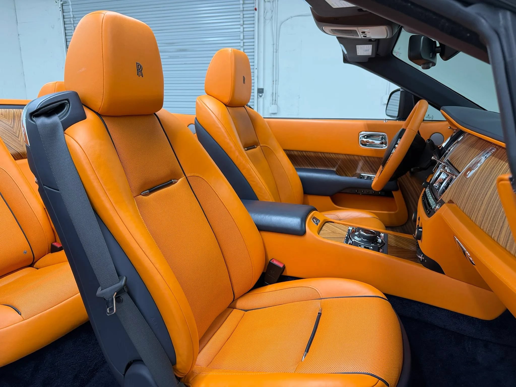 Used 2017 Rolls-Royce Dawn RWD image 60