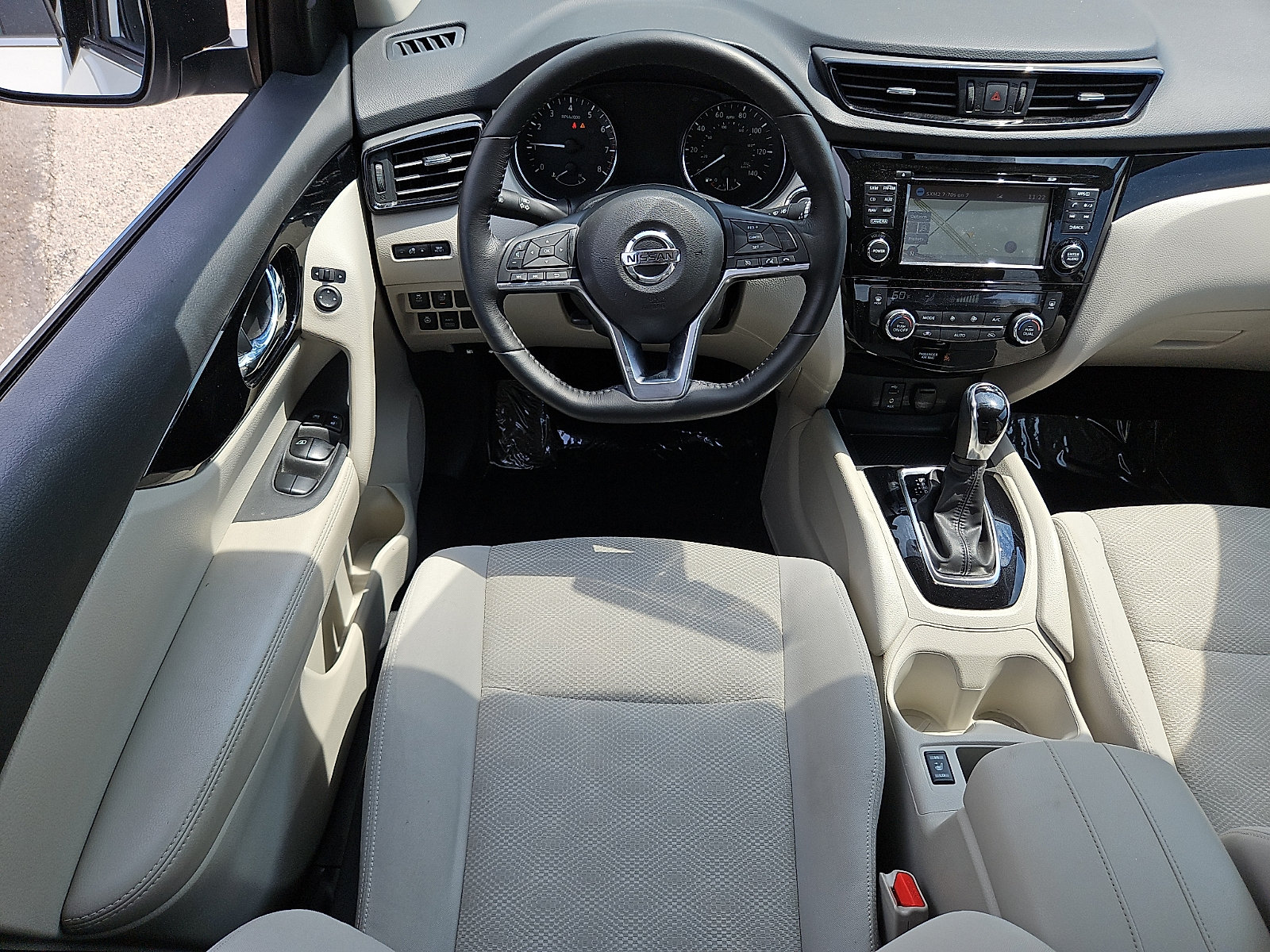 Used 2018 Nissan Rogue Sport SV w/ SV Technology Package AWD/4WD image 11