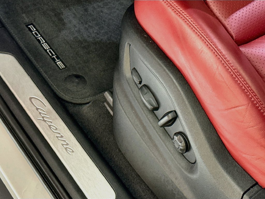 Certified 2023 Porsche Cayenne AWD/4WD image 26