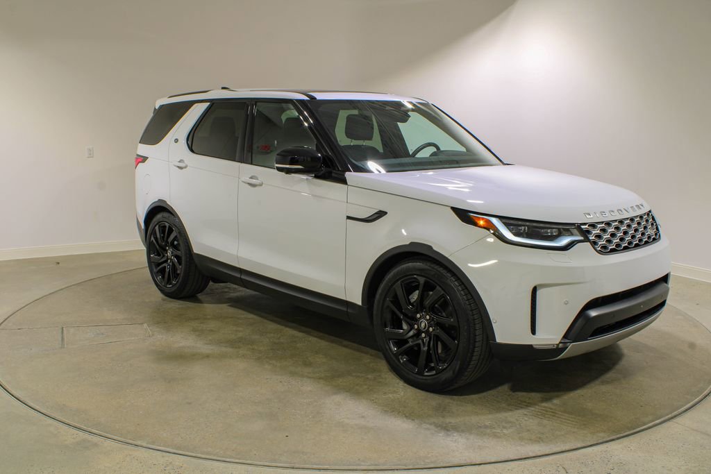 Used 2025 Land Rover Discovery S image 7