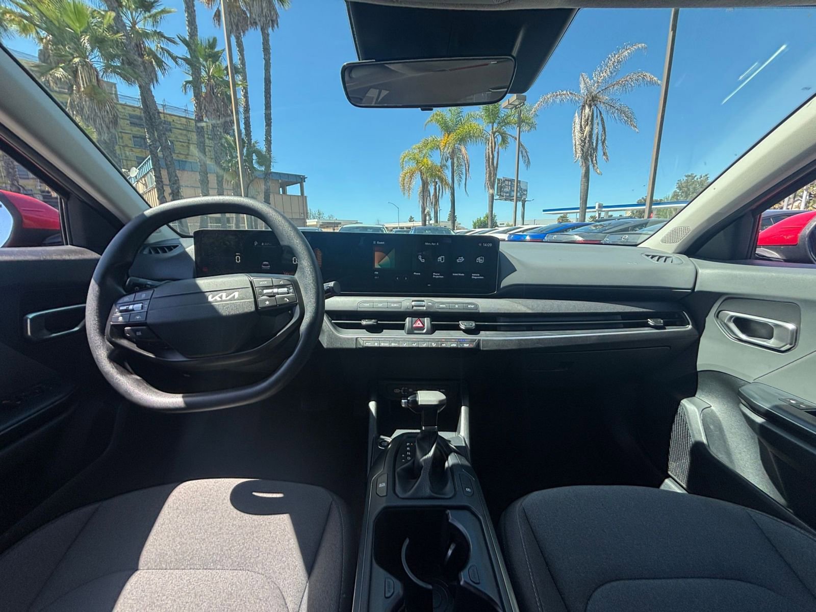 Used 2025 Kia K4 LXS image 32