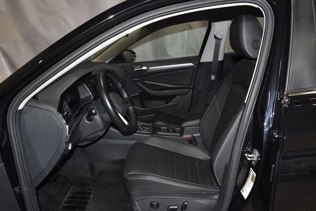 Used 2024 Volkswagen Jetta SE image 11