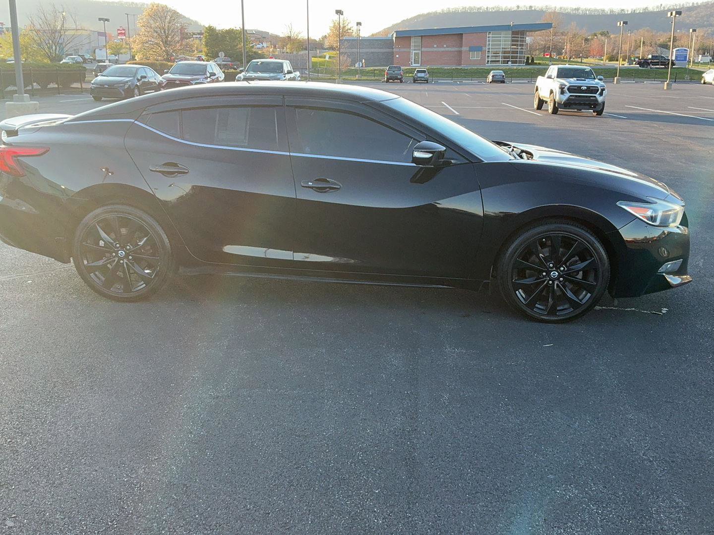 Used 2018 Nissan Maxima SR w/ Midnight Edition image 4