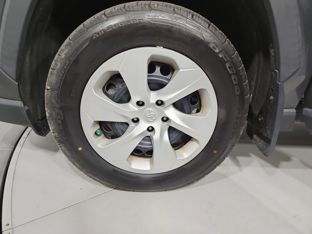 Used 2020 Toyota RAV4 LE image 26