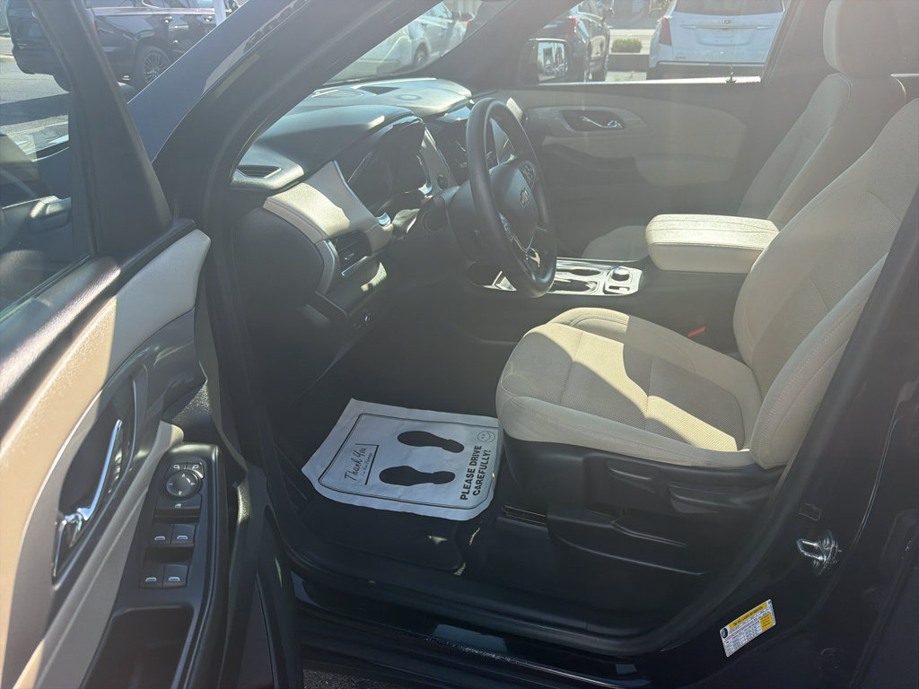 Used 2022 Chevrolet Traverse LS FWD image 9