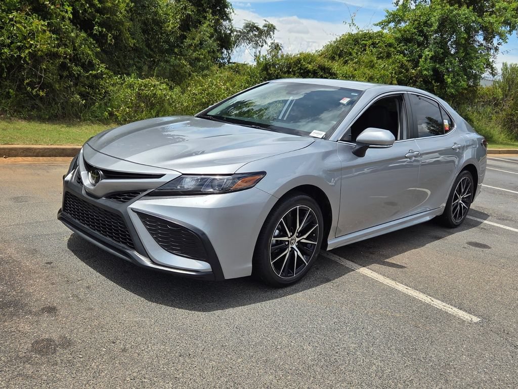 Used 2024 Toyota Camry SE FWD image 3