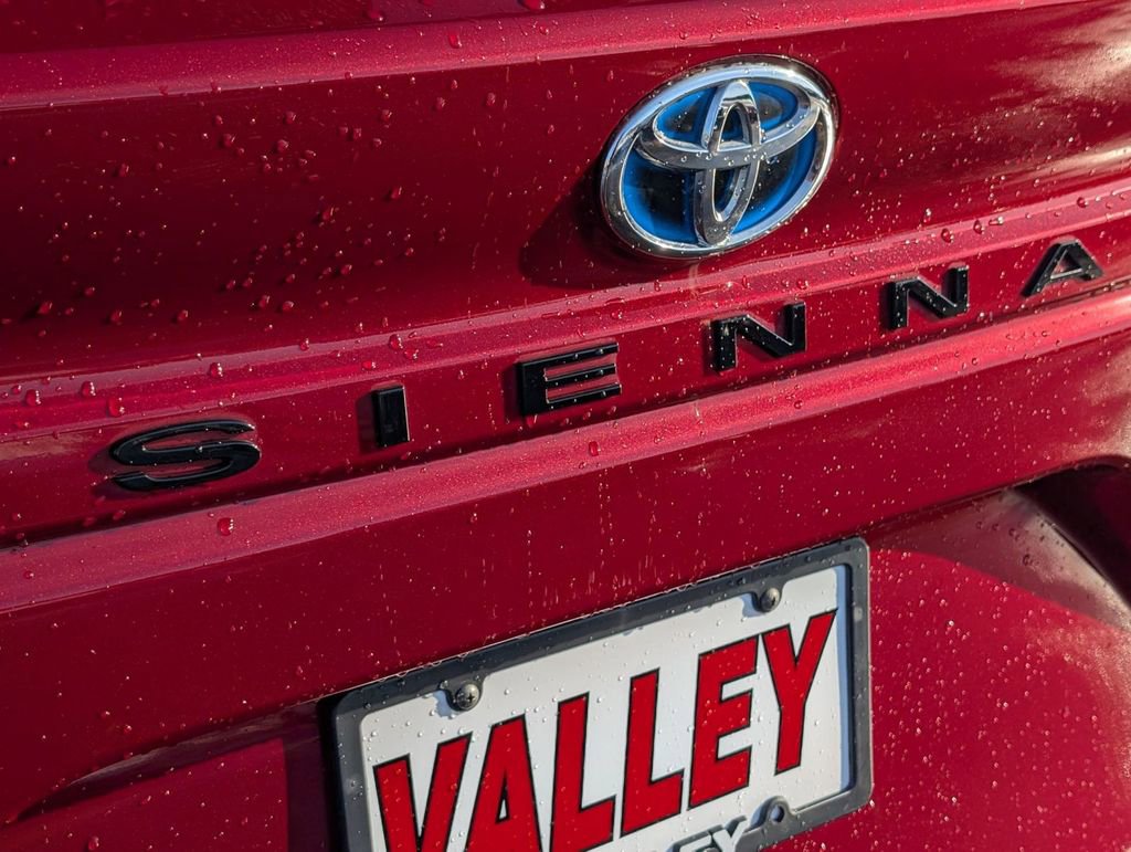 Used 2022 Toyota Sienna XSE image 14