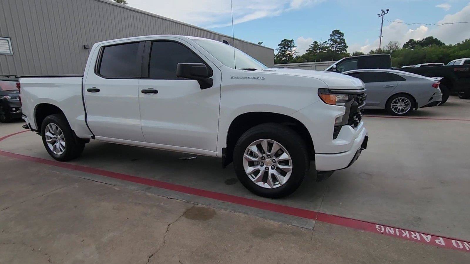 Used 2025 Chevrolet Silverado 1500 Custom RWD image 2