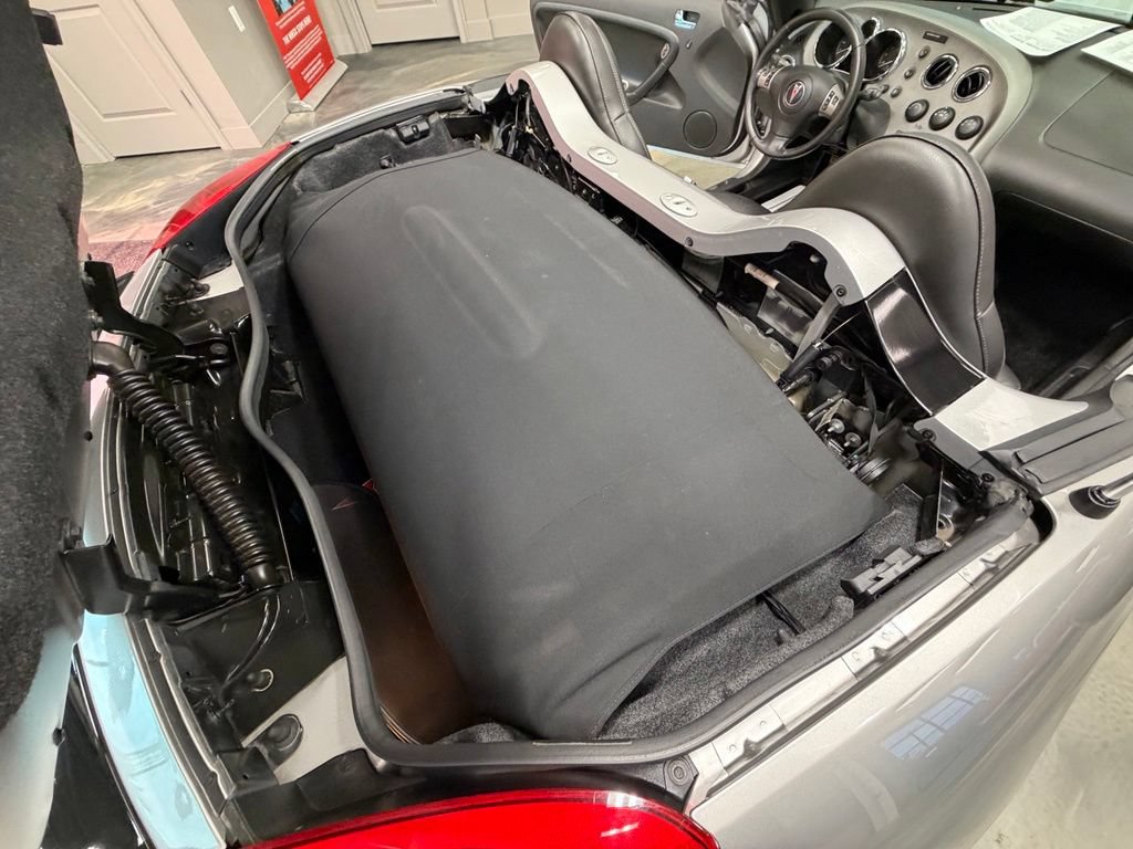 Used 2008 Pontiac Solstice GXP w/ Premium Package RWD image 38