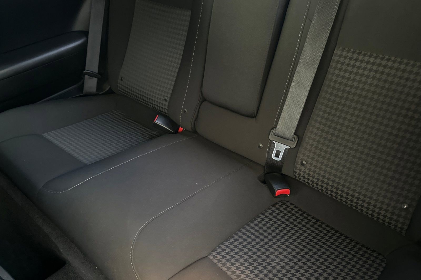 Used 2018 Dodge Challenger R/T RWD image 12