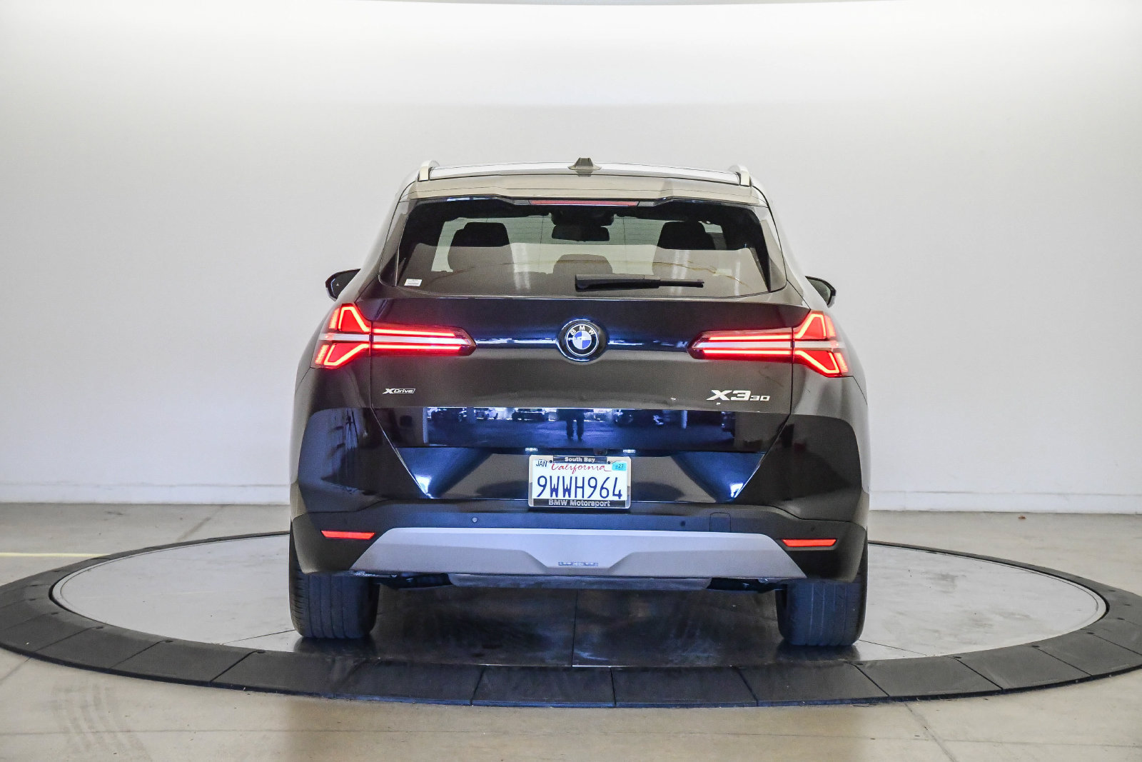 Used 2026 BMW X3 xDrive30i w/ Premium Package AWD/4WD image 3
