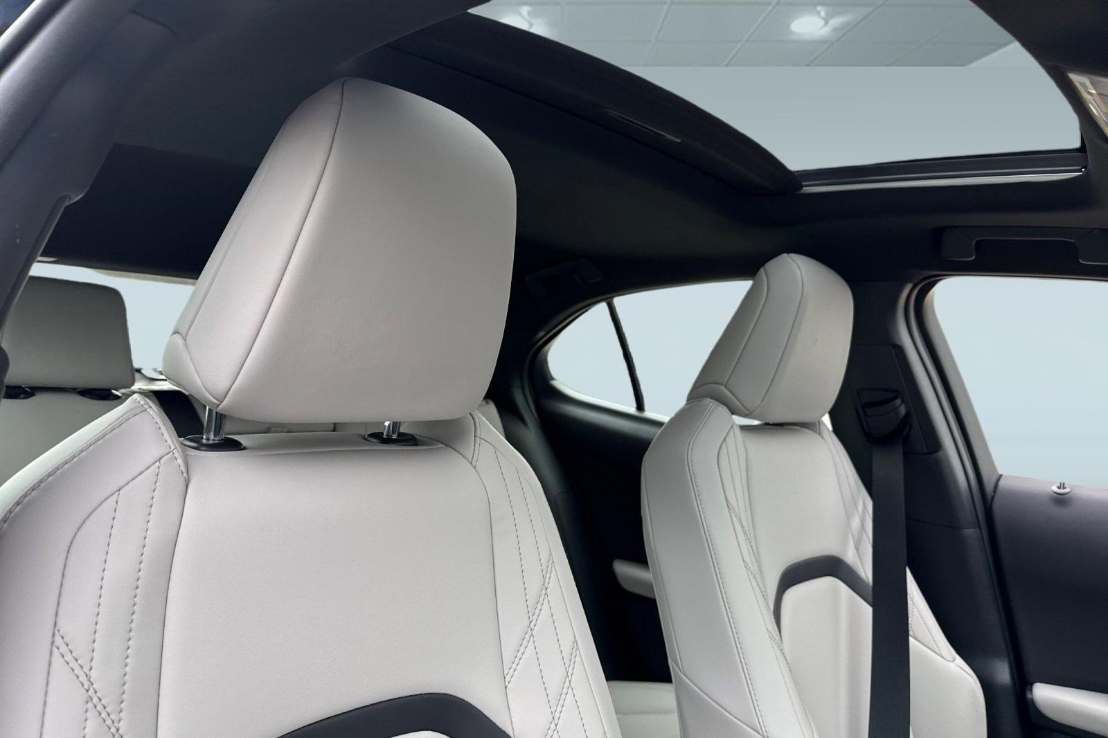 Certified 2025 Lexus UX 300h FWD w/ Accessory Package (Z2) image 24