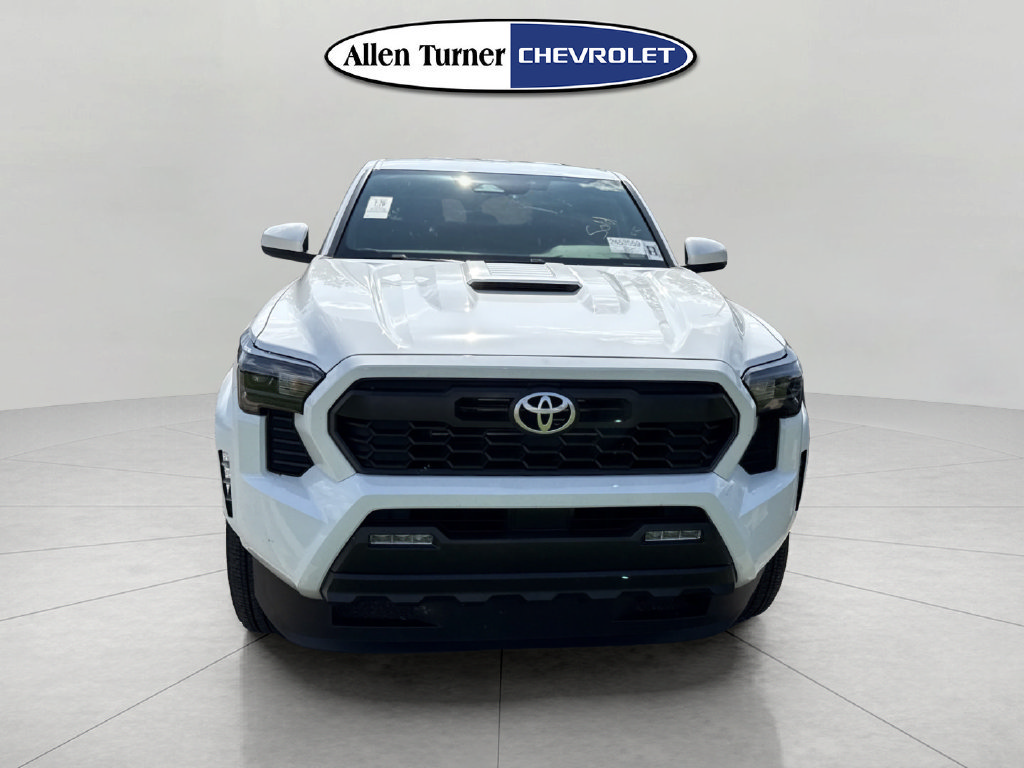 Used 2025 Toyota Tacoma TRD Sport AWD/4WD image 2