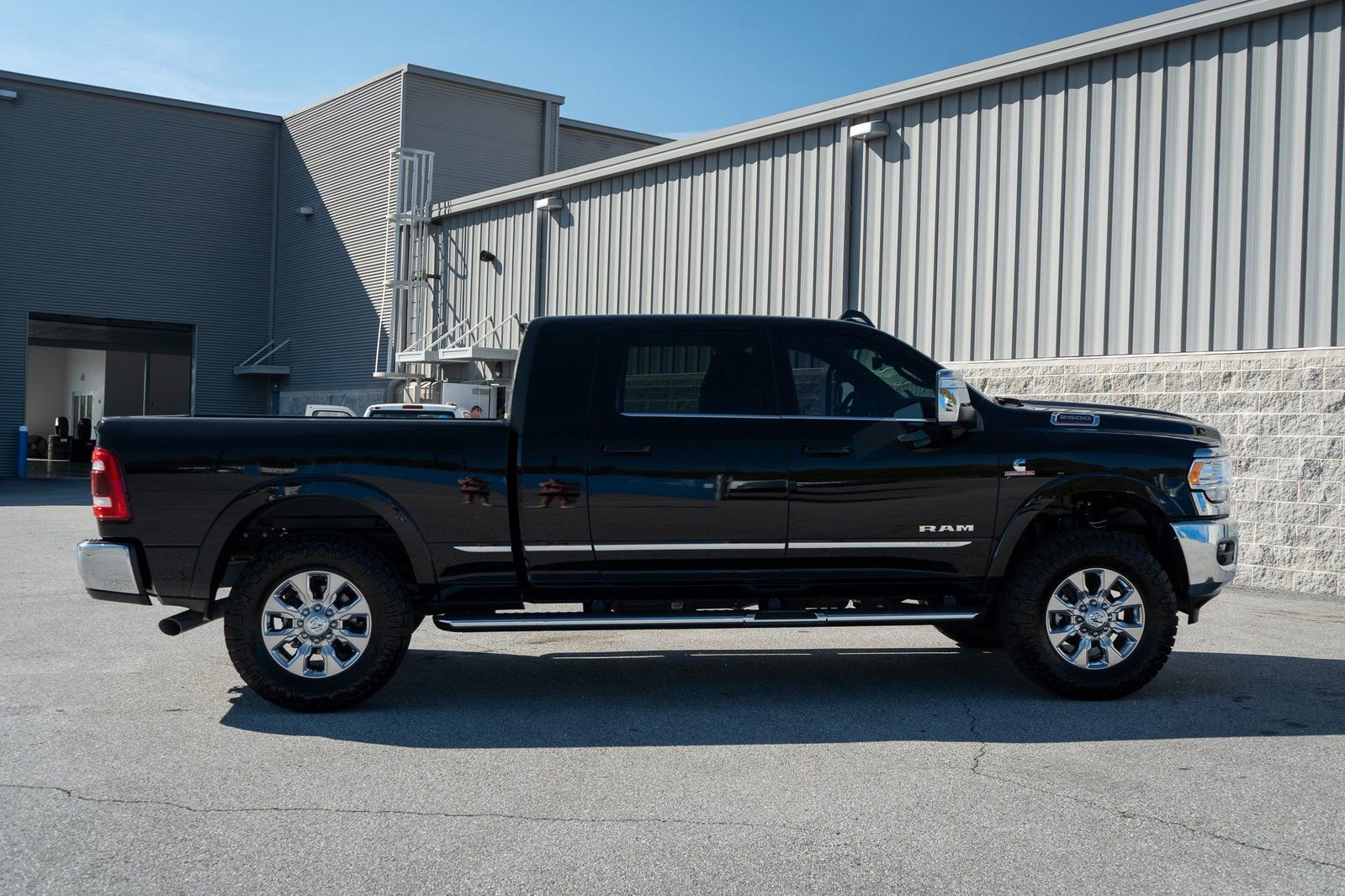 Used 2024 RAM 2500 Limited image 19