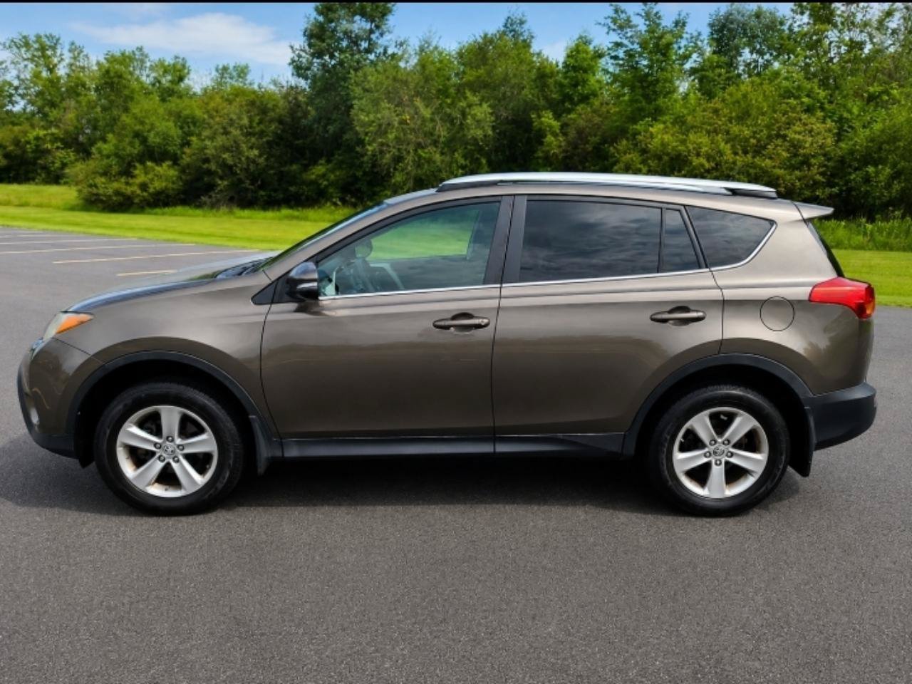 Used 2015 Toyota RAV4 XLE AWD/4WD image 8