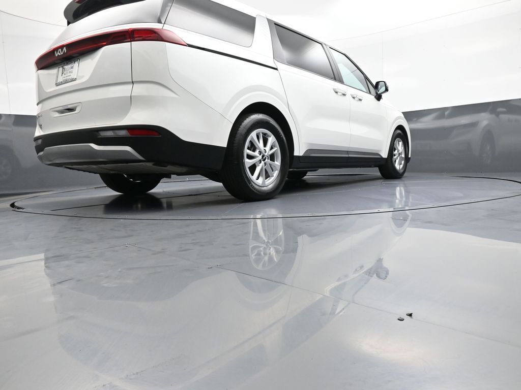 Used 2024 Kia Carnival LX FWD image 29