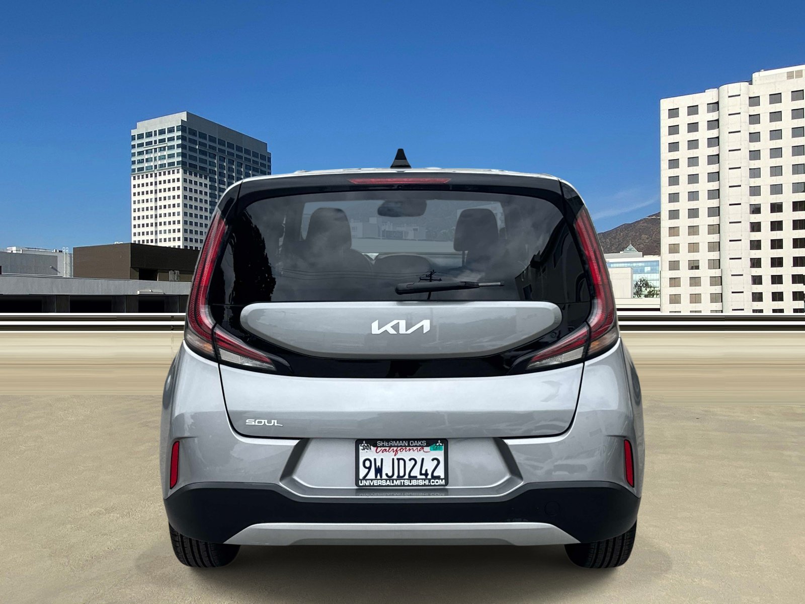 Used 2023 Kia Soul LX FWD image 3
