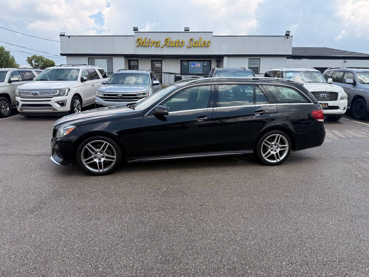 Used 2014 Mercedes-Benz E 350 4MATIC Wagon w/ Premium 1 Package image 1