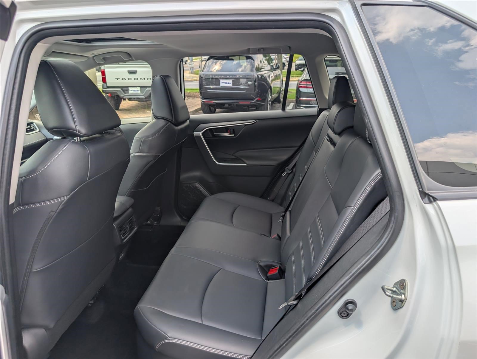 Used 2024 Toyota RAV4 XLE Premium AWD/4WD image 15
