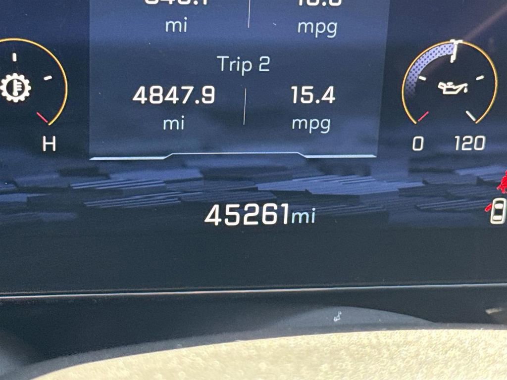 Used 2025 Chevrolet Suburban Z71 image 11