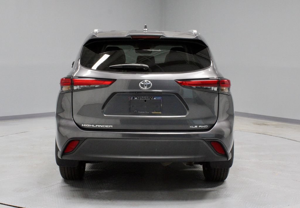 Used 2023 Toyota Highlander XLE AWD/4WD image 9