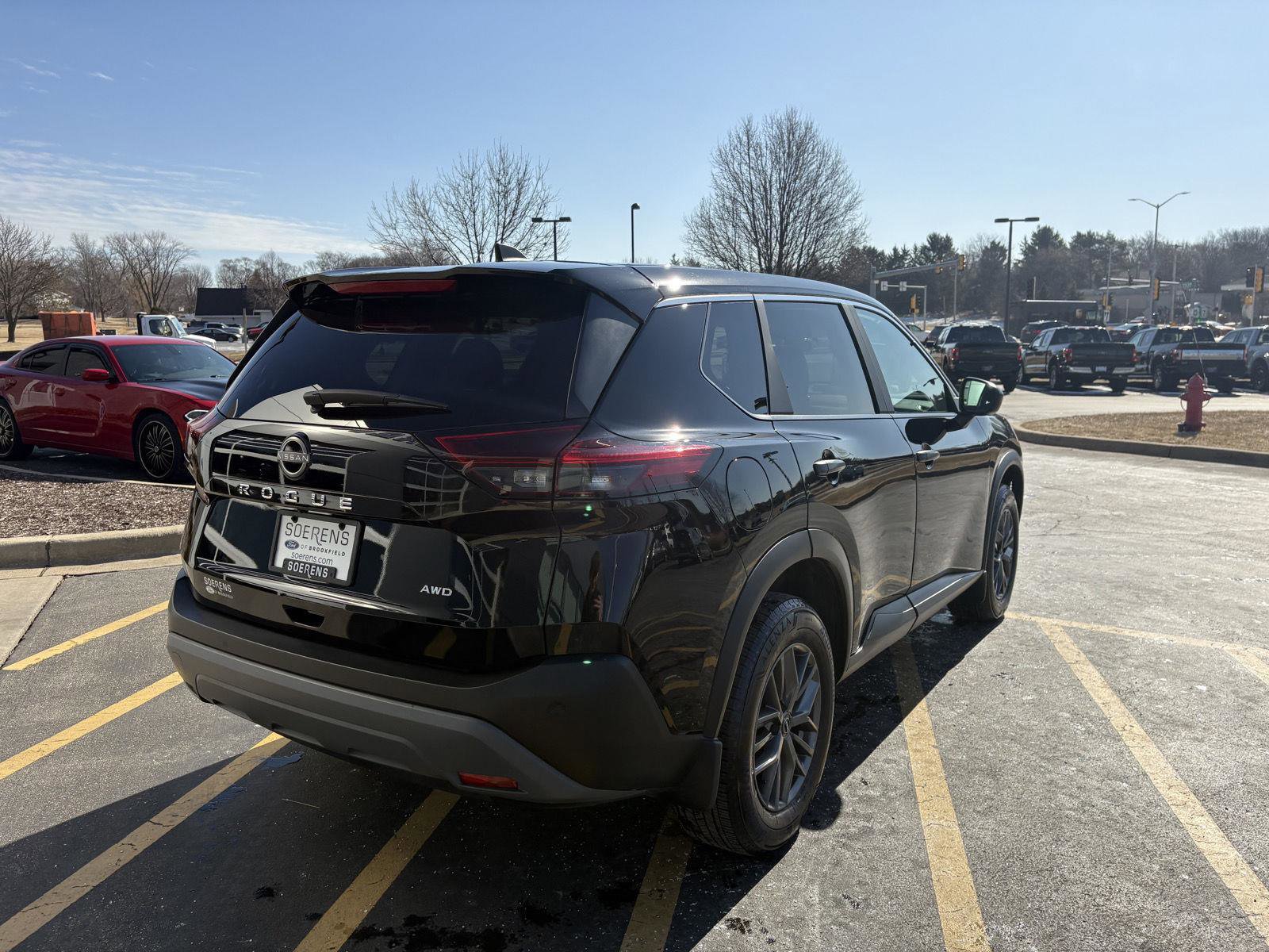 Used 2023 Nissan Rogue S AWD/4WD image 5