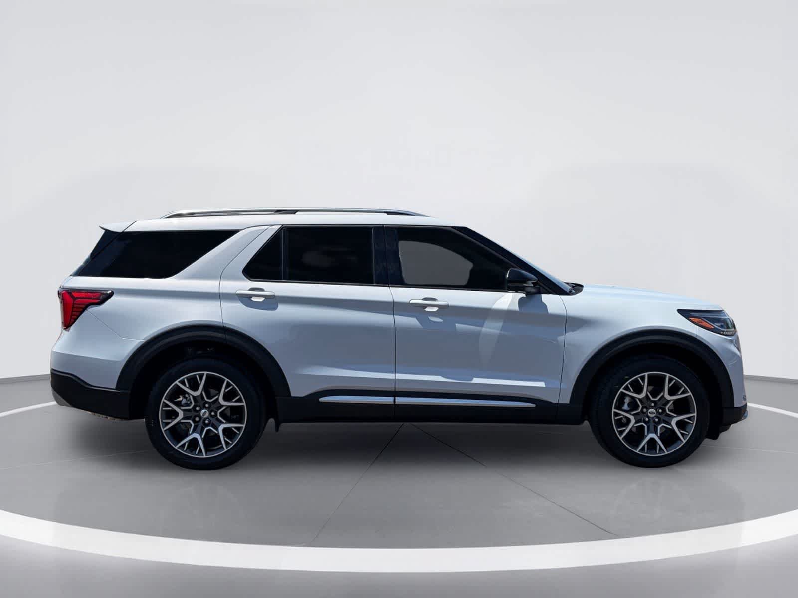 Used 2025 Ford Explorer Platinum w/ Ultimate Package AWD/4WD image 7
