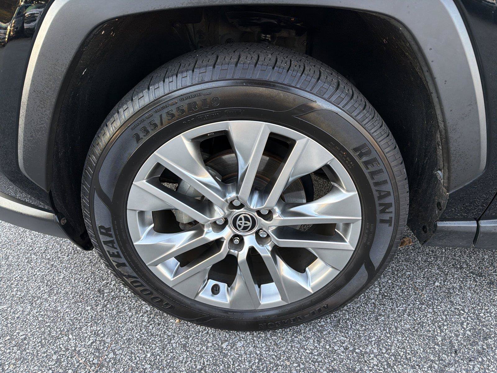 Used 2021 Toyota RAV4 XLE Premium FWD image 10