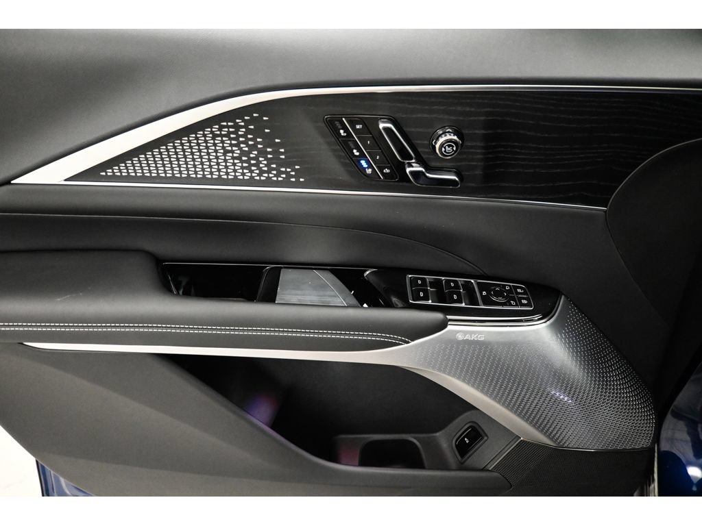 New 2026 Cadillac Lyriq V w/ Exterior Carbon Fiber Package AWD/4WD image 18