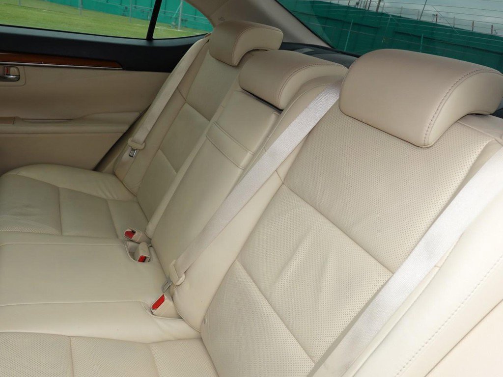 Used 2014 Lexus ES 300h w/ Luxury Package w/Bamboo Trim FWD image 20