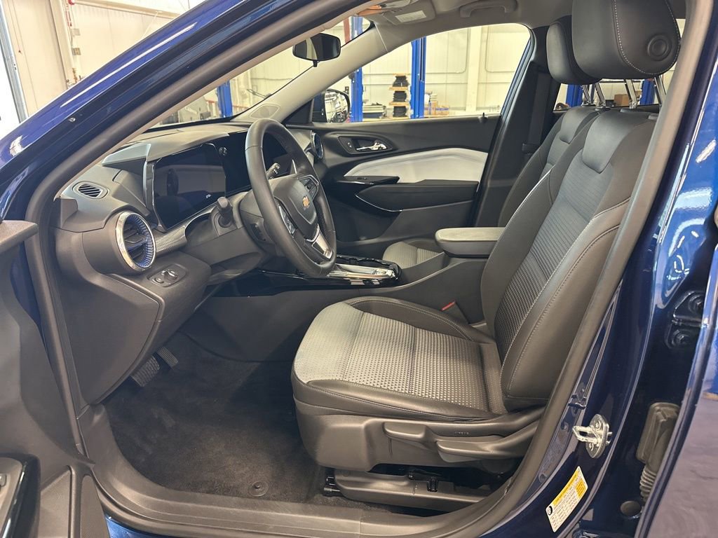 Used 2024 Chevrolet Trax LT w/ Driver Confidence Package FWD image 15