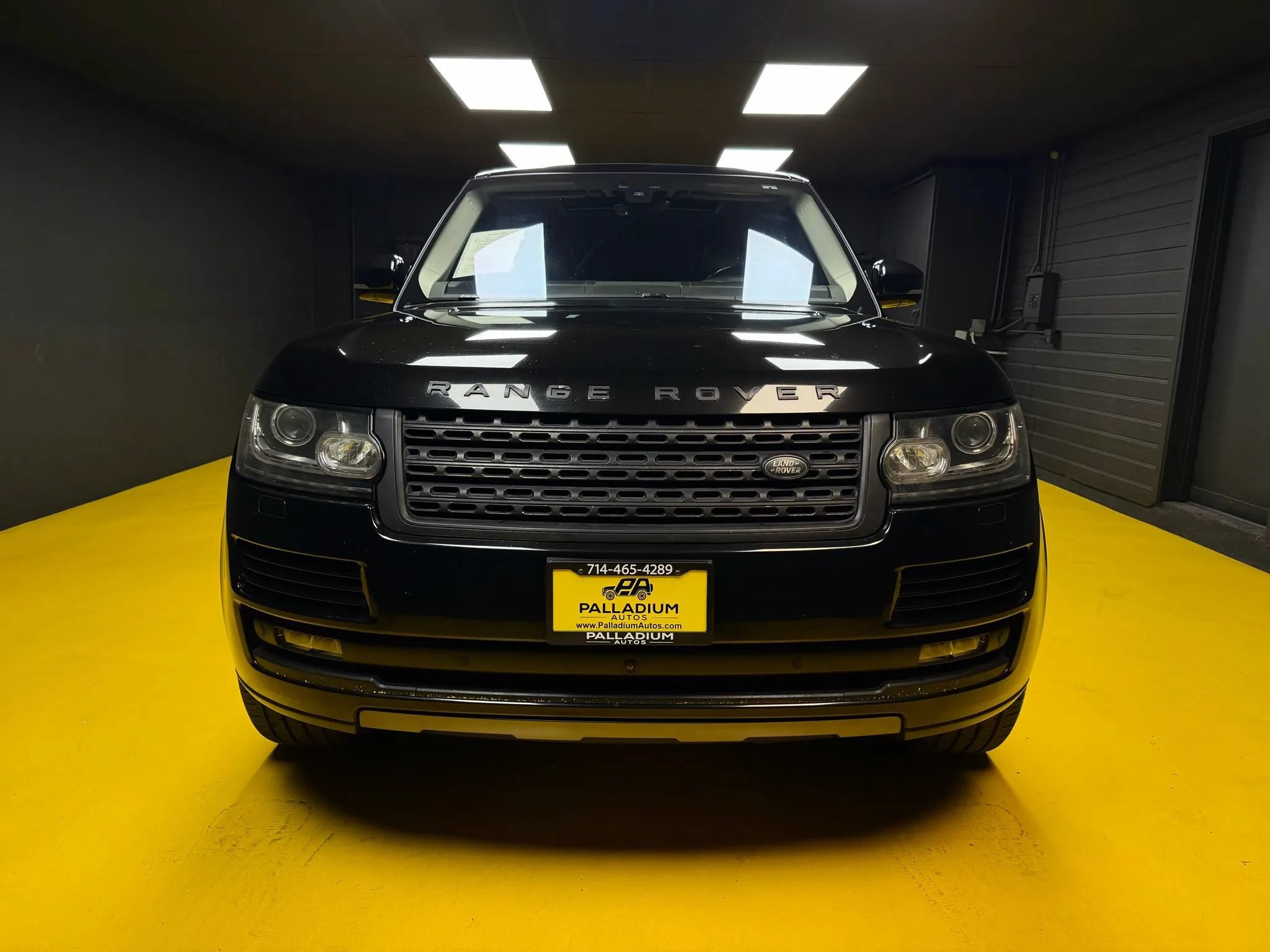 Used 2017 Land Rover Range Rover AWD/4WD image 2