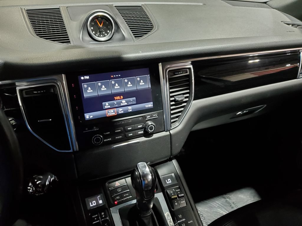 Used 2018 Porsche Macan AWD/4WD image 25