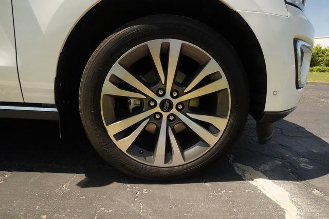 Used 2020 Ford Expedition Limited w/ Equipment Group 302A AWD/4WD image 38