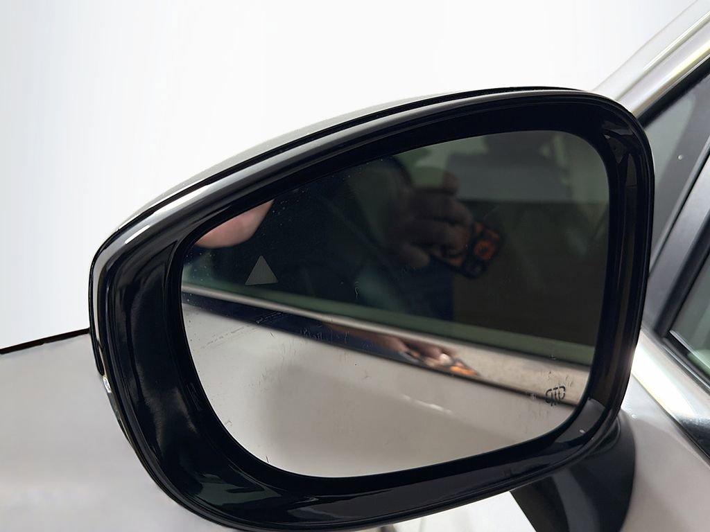 Used 2024 Chrysler Pacifica Touring-L image 26