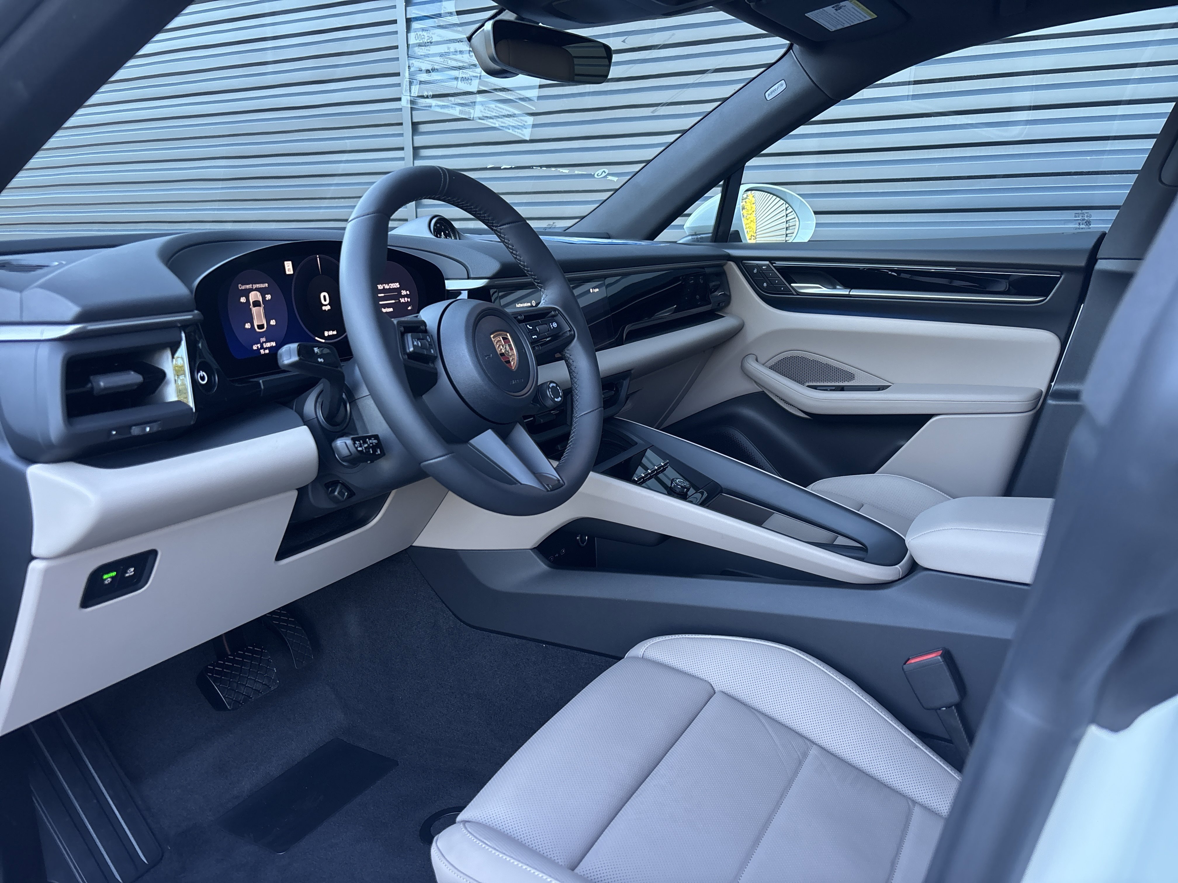 Used 2025 Porsche Macan Electric image 10