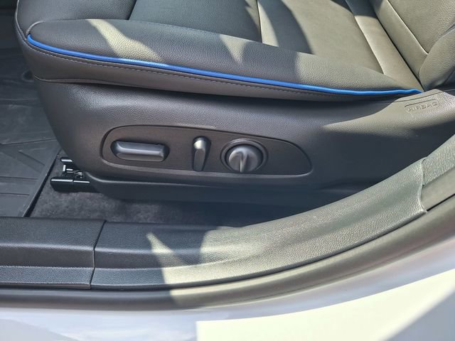 Used 2025 Buick Envista Sport Touring w/ Convenience I Package FWD image 17