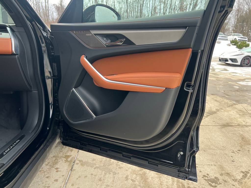 Used 2025 Jaguar F-PACE R-Dynamic S image 15